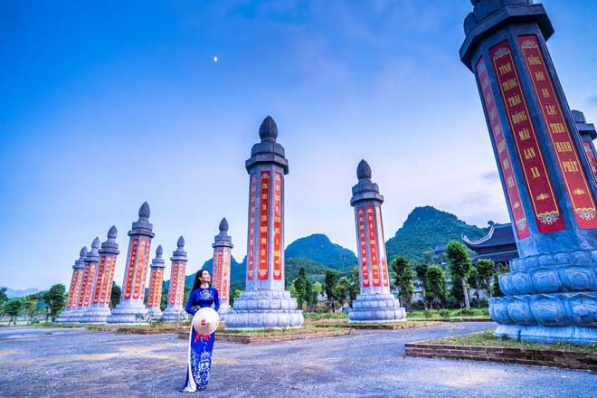 Vườn kinh trong khuôn viên quần thể du lịch tâm linh Tam Chúc