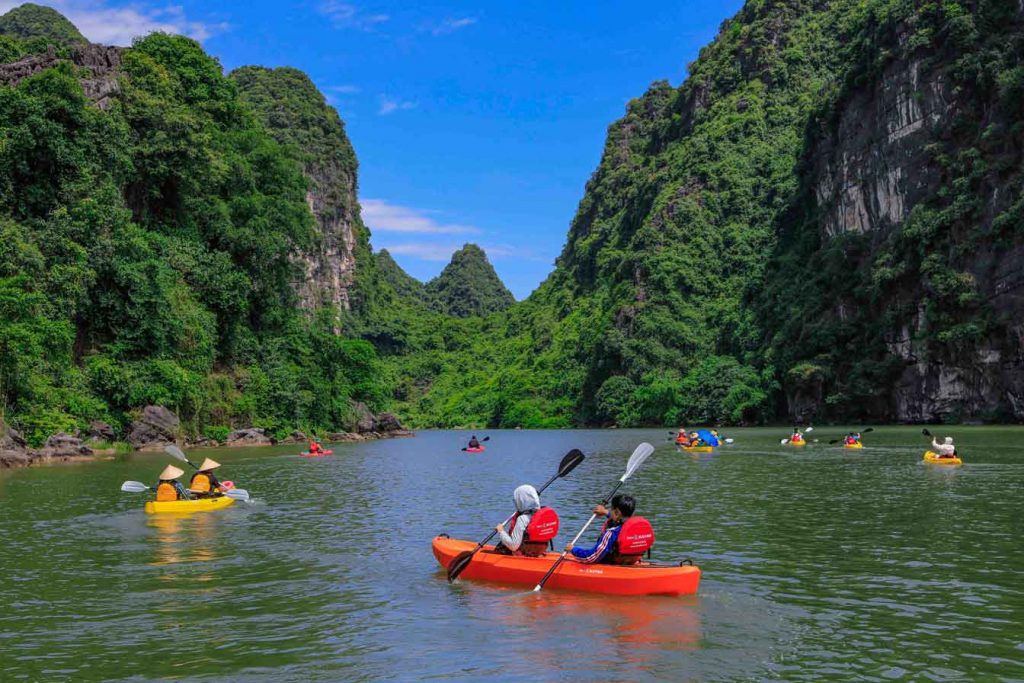 Kinh nghiệm du lịch Tràng An Ninh Bình: Đi tuyến 1, 2 hay 3? 29 chèo kayak ở tràng an