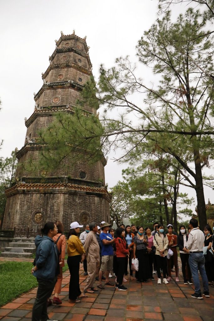 Chùa Thiên Mụ - Điểm tham quan đầu tiên trong chuyến đi Huế của đoàn