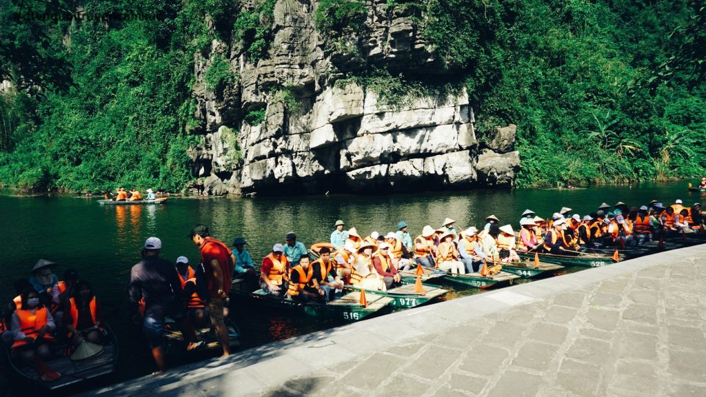 Tràng An - khám phá hang động