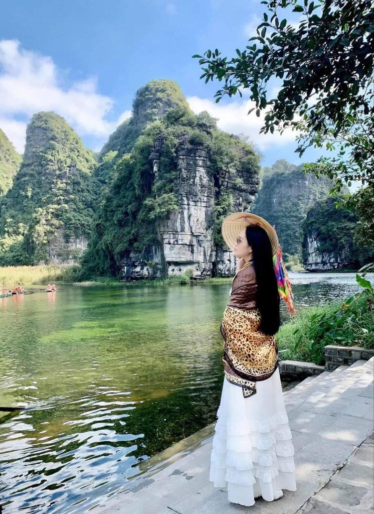 Dinh phủ trên núi Tràng An