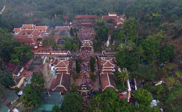 Toản cảnh chùa Hương