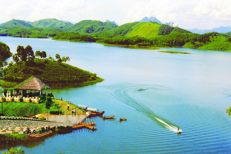 Hồ Thác Bà - nơi có cảnh đẹp mê ly và được ví như "Hạ Long" trên núi