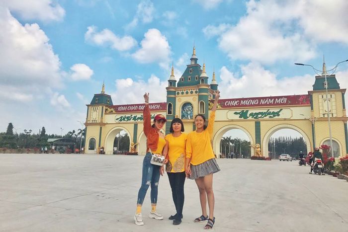 Khu du lịch sinh thái Happy Land