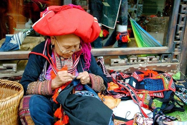 Thổ cẩm - Đặc sản Sapa làm quà