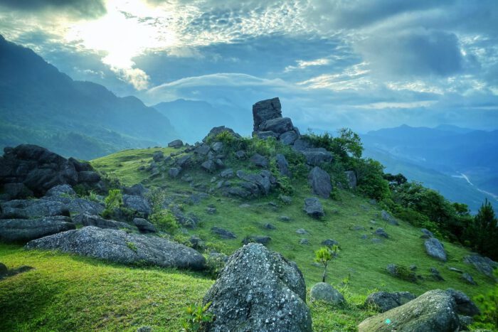 Núi Đá Chồng