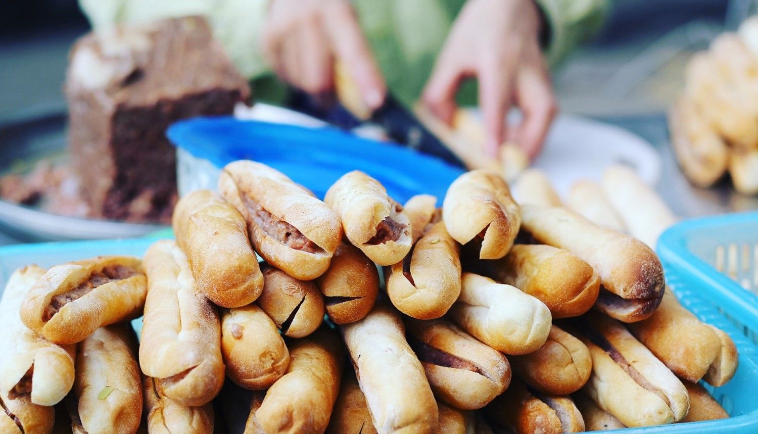 Bánh mỳ cay - món ăn vặt không thể bỏ lỡ khi đến Hải Phòng