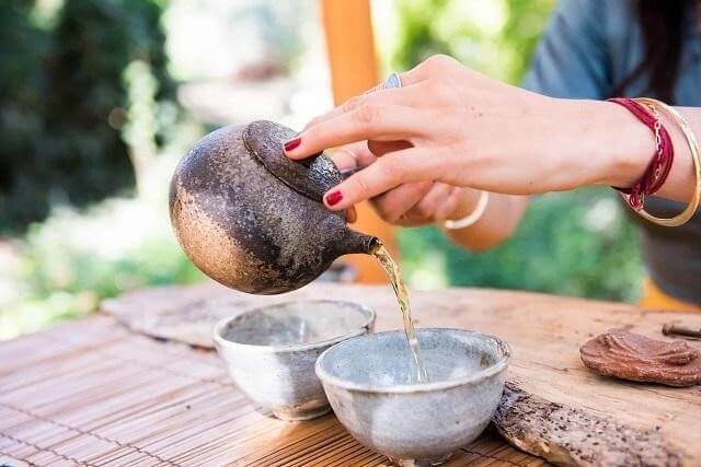 Chuẩn bị nước là bước quan trọng nhất trong cách pha chè Tân Cương Thái Nguyên