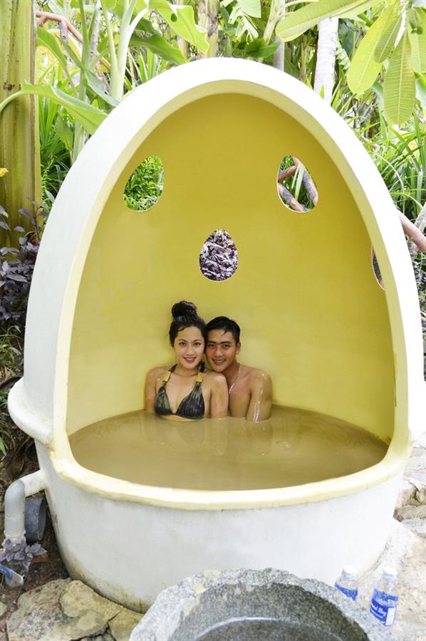 Tắm bùn ở Trăm Trứng, Nha Trang