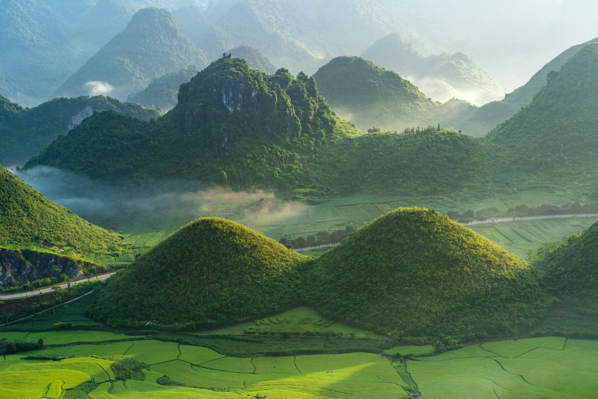 Hình ảnh núi đôi Quản Bạ