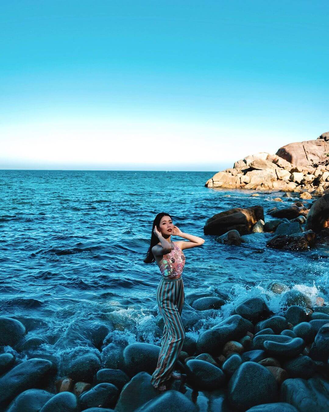 Bãi tắm Hoàng Hậu (Bãi Đá Trứng)