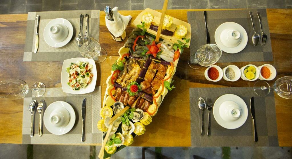 Những món ăn hấp dẫn tại khách sạn Palm Beach Hotel