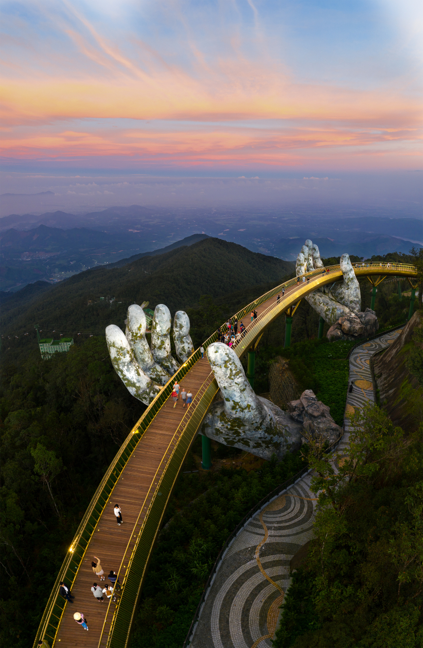 Must-visit places in Da Nang 14 golden bridge