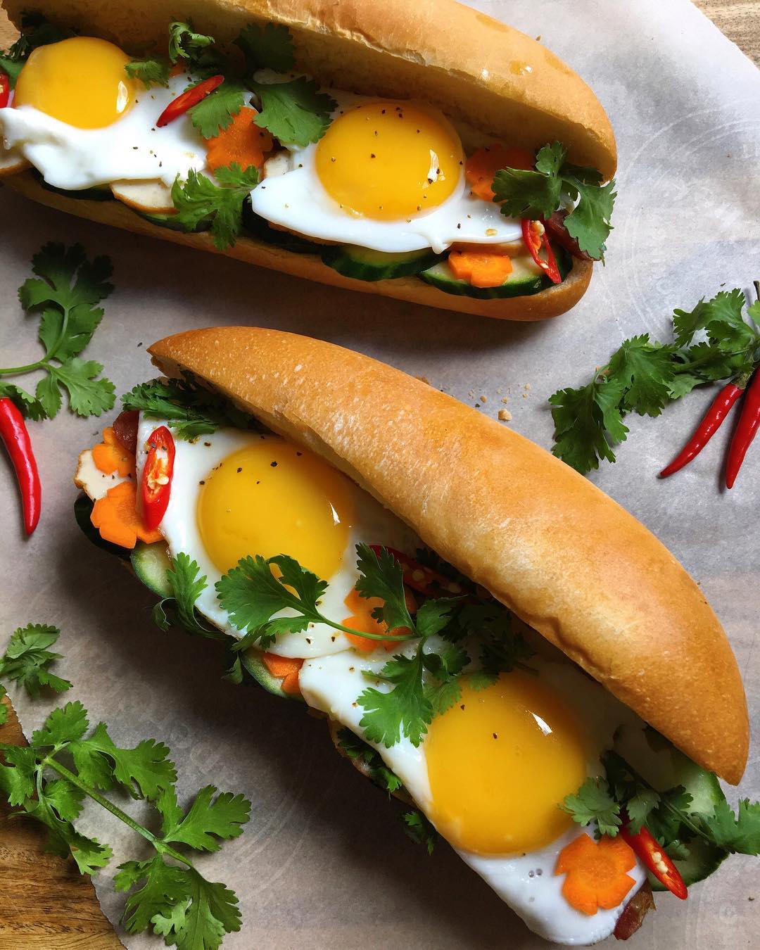 5 Delicious Vietnamese Vegetarian Dishes 9 Banh Mi Trung - Photo: @yensplate