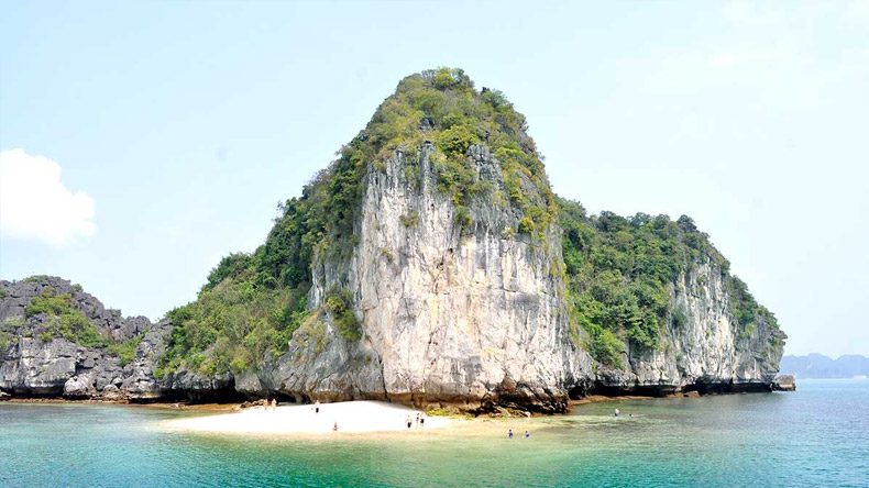 A Hidden Gem: Ba Trai Dao Beach Travel Guide 4 Photo: Muadulich.com