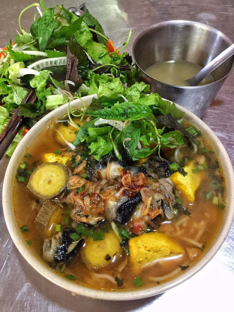 Ha Noi Food Guide: Exploring the Best Street Food Dishes 12 Bun Oc