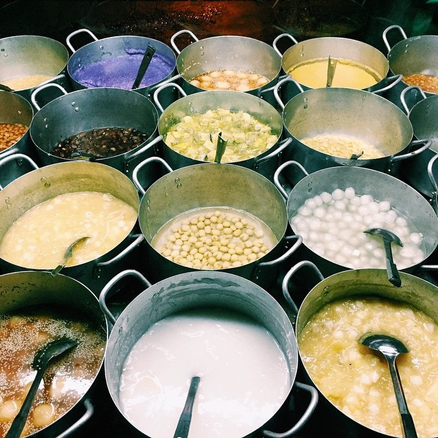 Ha Noi Food Guide: Exploring the Best Street Food Dishes 20 Che Thap Cam