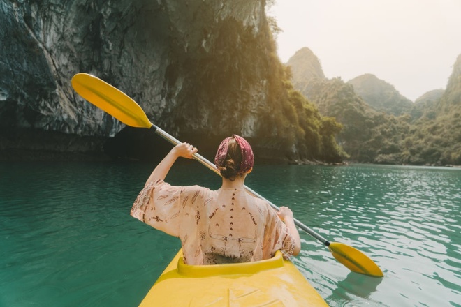 Kayaking in Cong Dam - Photo: vanhoadoanhnghienvn.vn