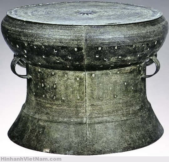 A Fascinating Journey Through Vietnam's Rich Fine Arts History 2 Dong Son Bronze Drum A Vietnam's Heritage