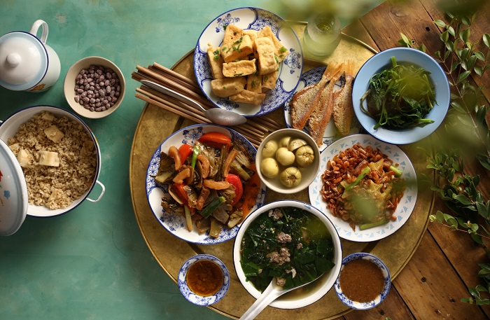 Traditional Vietnamese Meal - Dining on the floor with the whole extended family