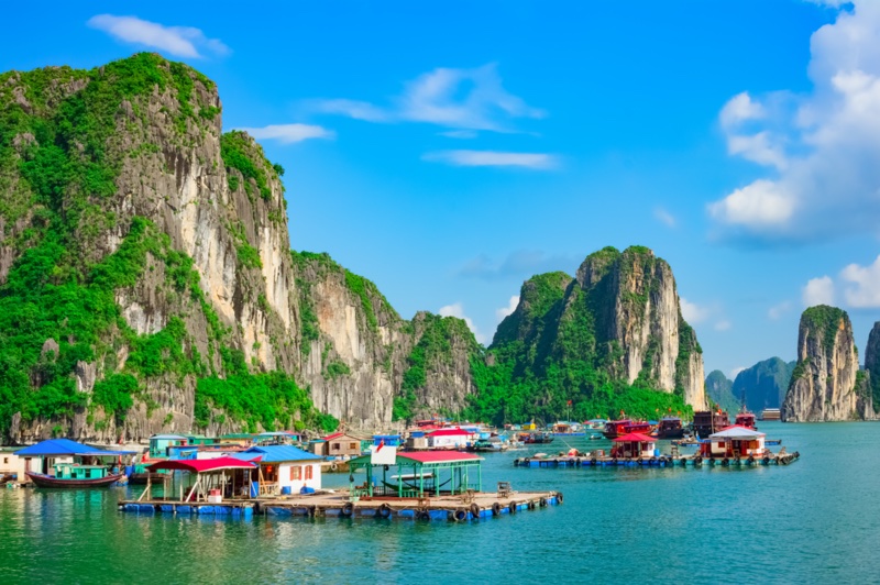 Floating Fishing village in Ha Long Bay