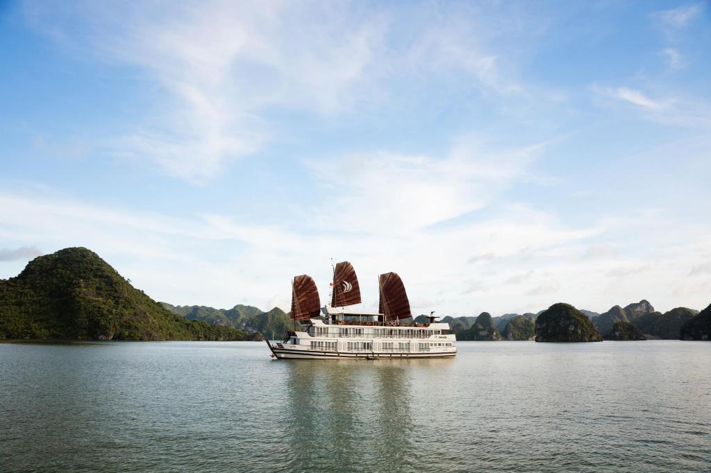 Travellers' Guide: Unveiling Halong Bay's Five Best Cruise Trips 9 Glory Legend Cruise