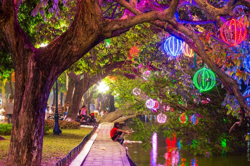 A Marvelous Journey from Hanoi to Hoi An 15 Hanoi at night
