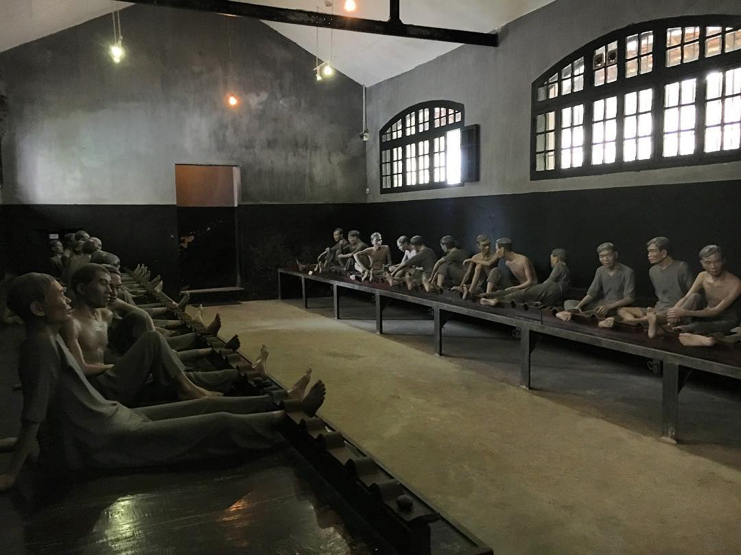 Hoa Lo Prison - Photo: @26caro08