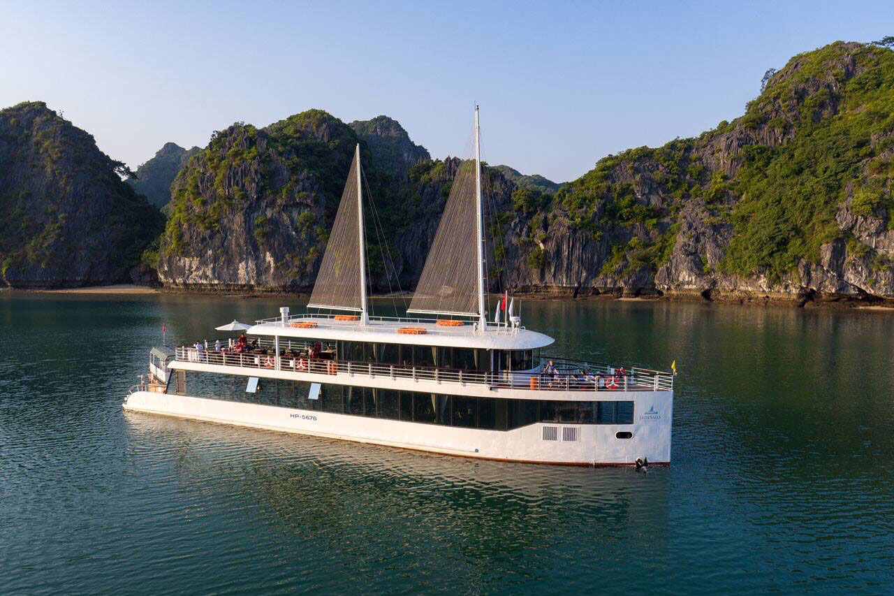 Travellers' Guide: Unveiling Halong Bay's Five Best Cruise Trips 8 Jade Sails