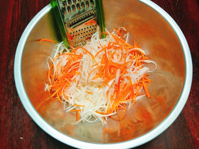 Su Hao salad in the making