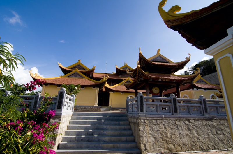 Nui Mot temple