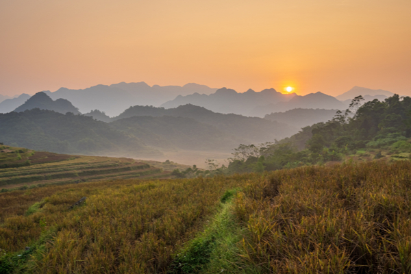 Explore the Enchanting Pu Luong Natural Reserve 5 Glorious sunrise in Pu Luong