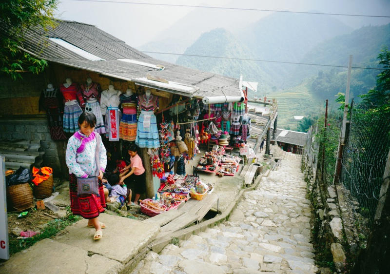 A Marvelous Journey from Hanoi to Hoi An 19 A market in Sapa