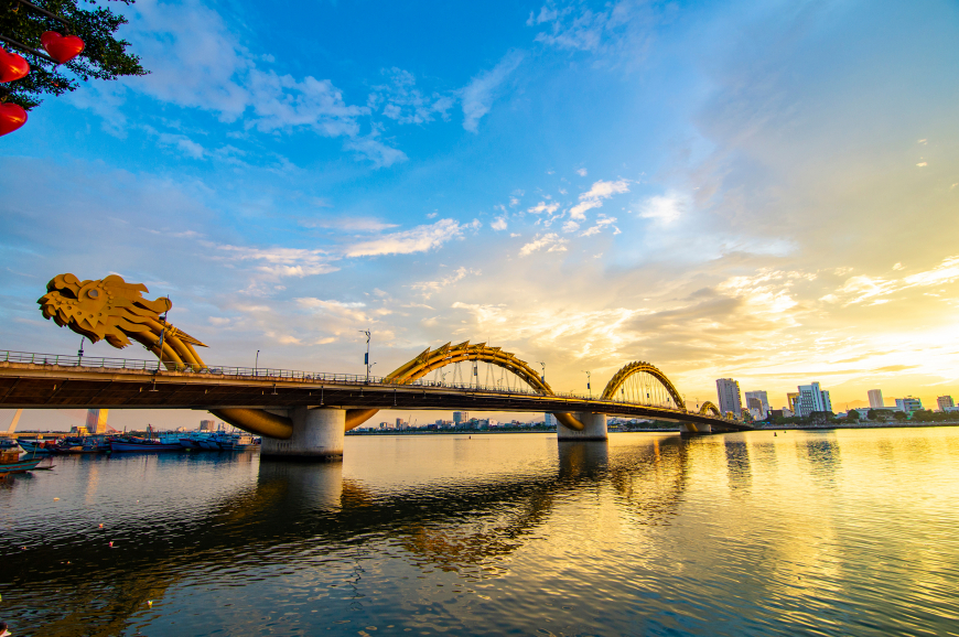 Must-visit places in Da Nang 12 the dragon bridge