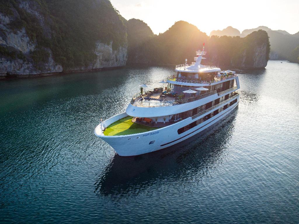 Travellers' Guide: Unveiling Halong Bay's Five Best Cruise Trips 6 Stellar of the Seas Cruise