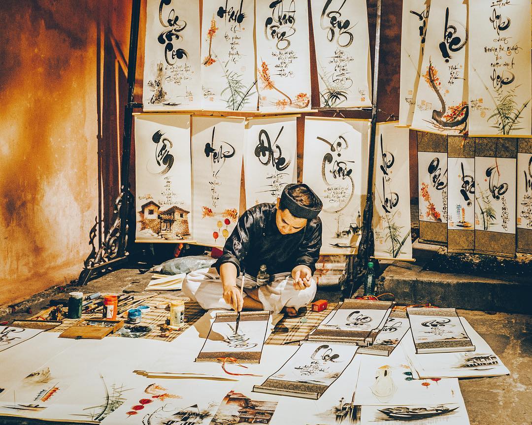 Vietnamese's Ong Do performs Thu Phap - Calligraphy