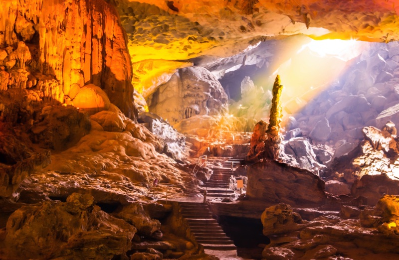 Sung Sot cave (Surprise cave)