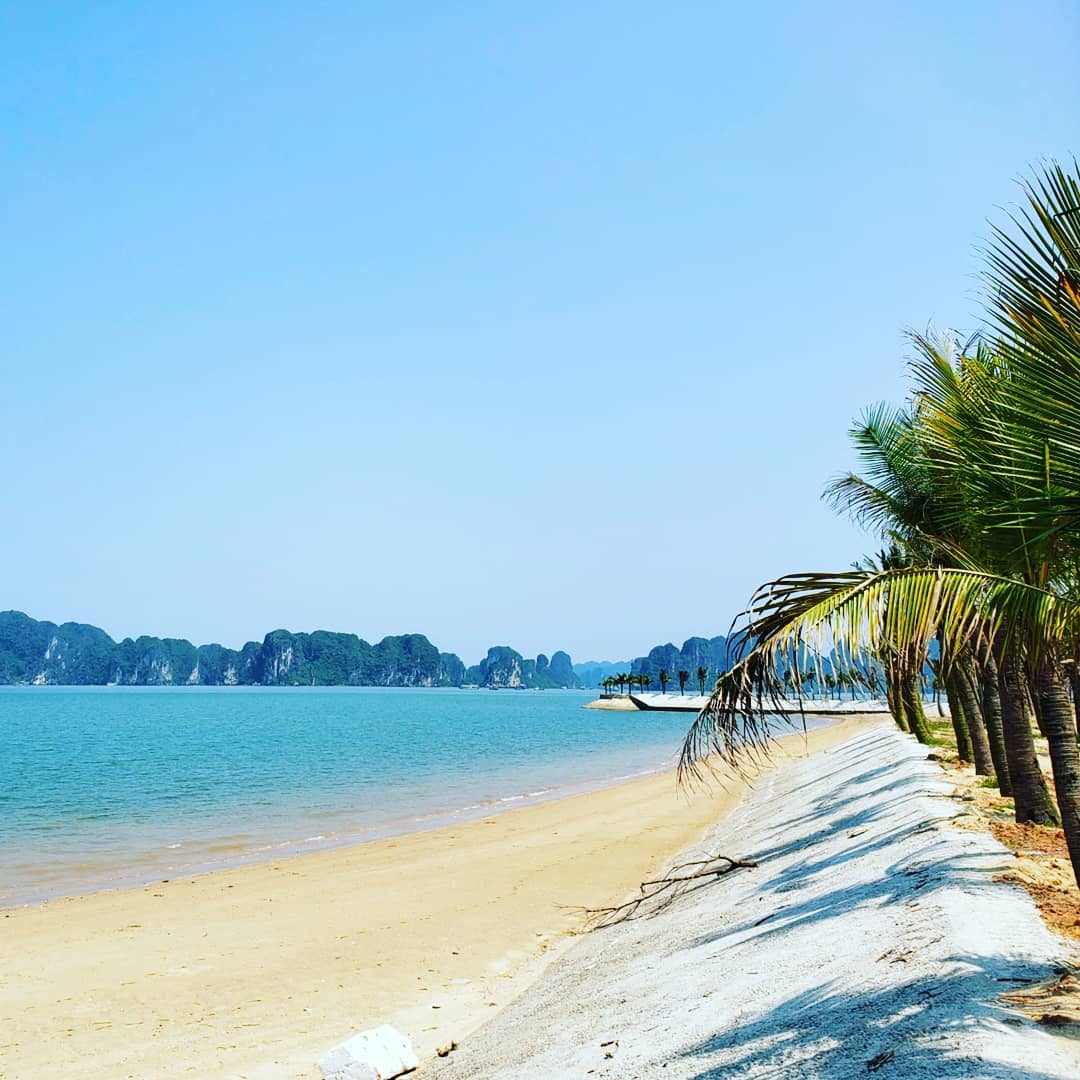 The Top 5 Beaches in the North of Vietnam 7 Tuan Chau Beach - Photo: @kkkm.jp