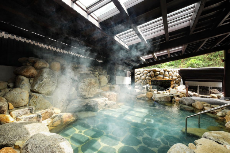 Variety of baths and hot springs at Yoko