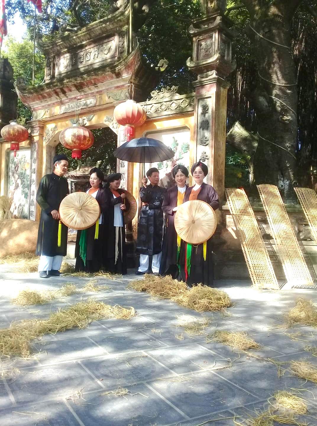 Viem Xa Village: A Journey into Quan Ho Folk Singing 2 Quan Ho Folk Singers in traditional clothes - Photo: Facebook Lang Diem