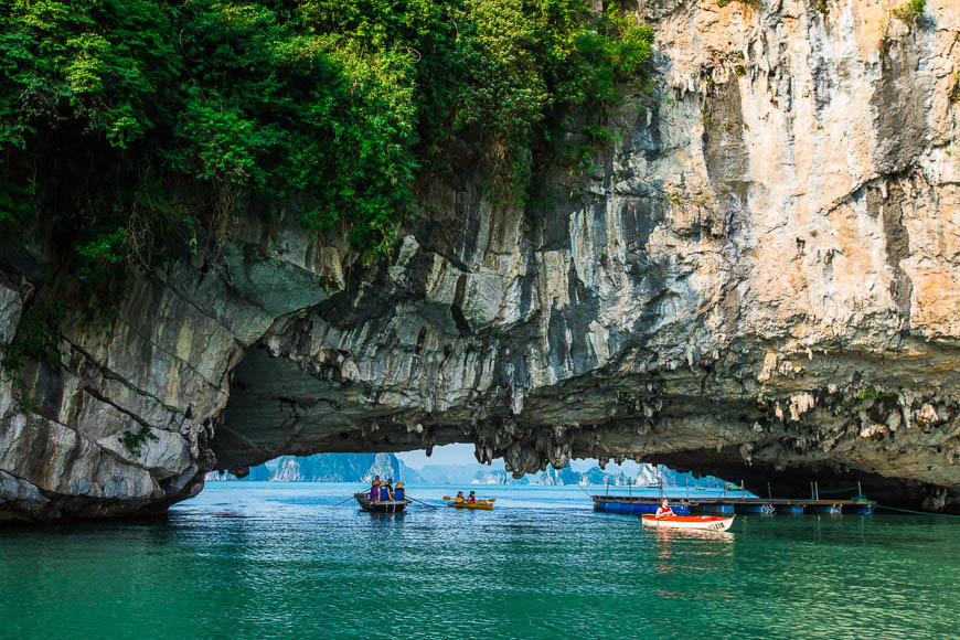 Morning tours around a floating fishing village in Ha Long