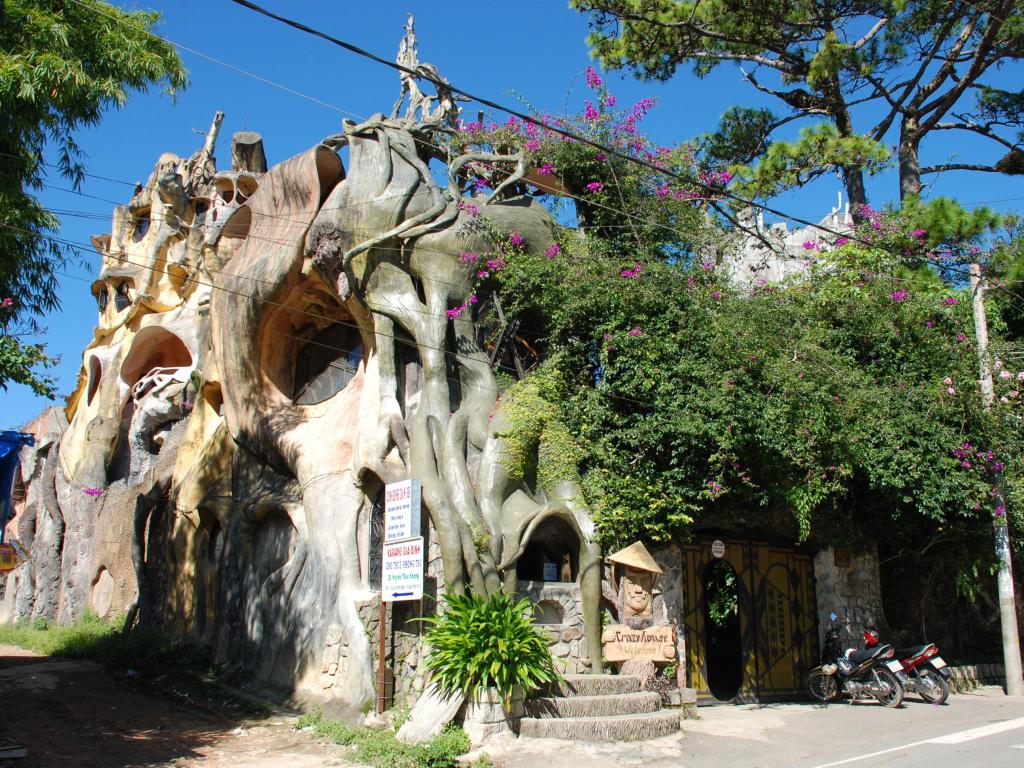Hang Nga Guesthouse