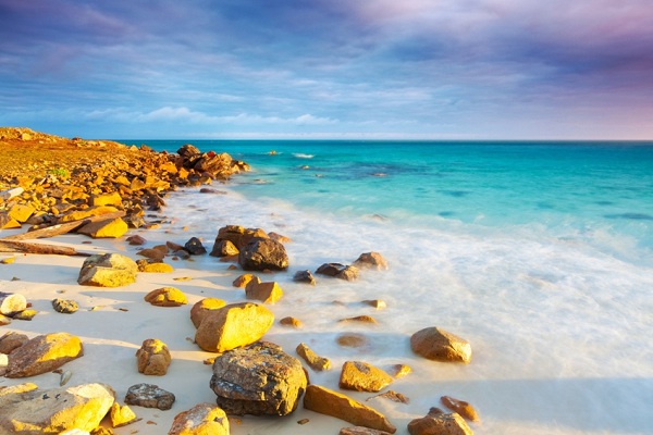 Discover the Stunning Beauty of Nhat Beach 4 vno-nhat20beach1