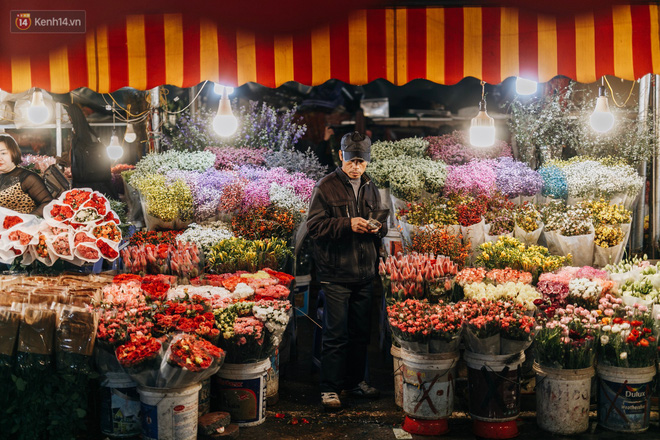 Quang Ba Flower Market