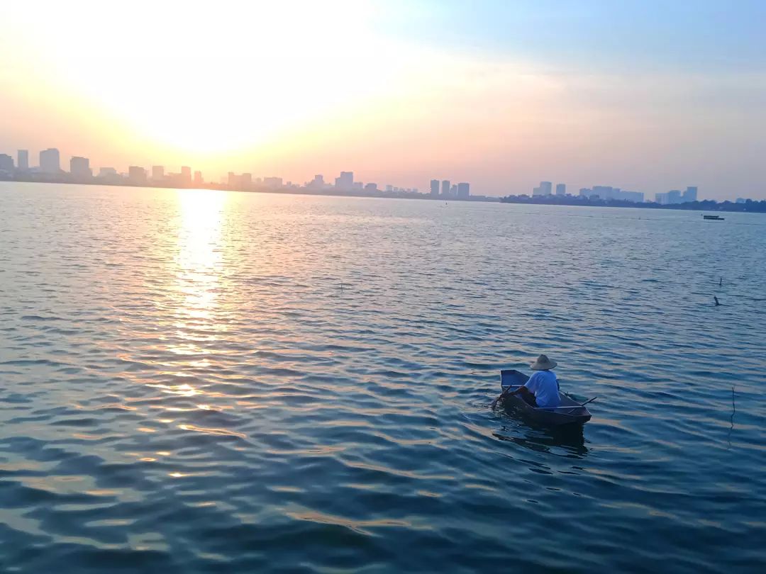 5 Best Spots For Admiring Sunset Throughout Vietnam 6 West Lake