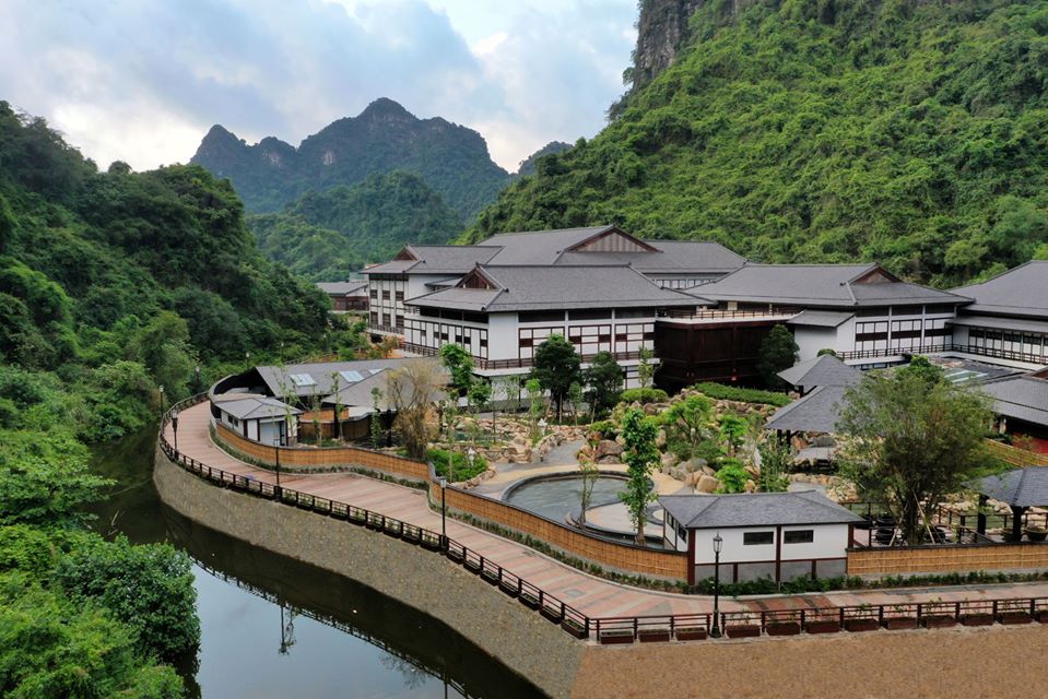 Broad view of Yoko Onsen Complex